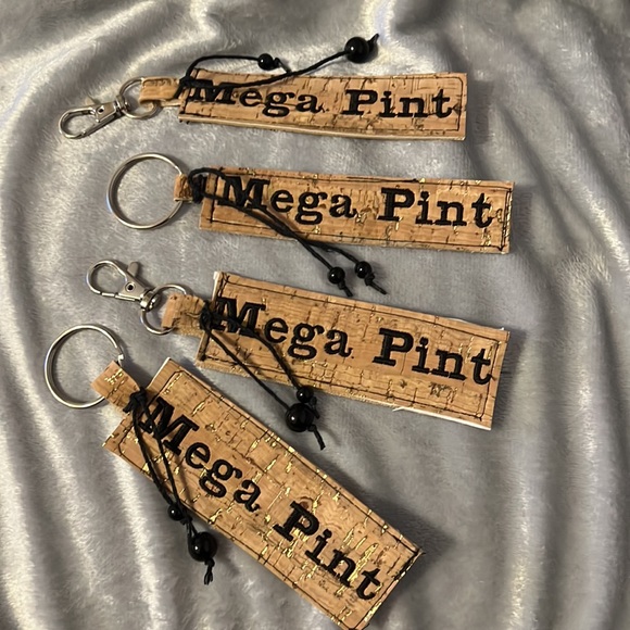 Mega Pint Key Fob-Cork & Hemp Embroidery-Glass Black Pearl-Team Johnny Depp 🍷☠️ - Picture 2 of 5